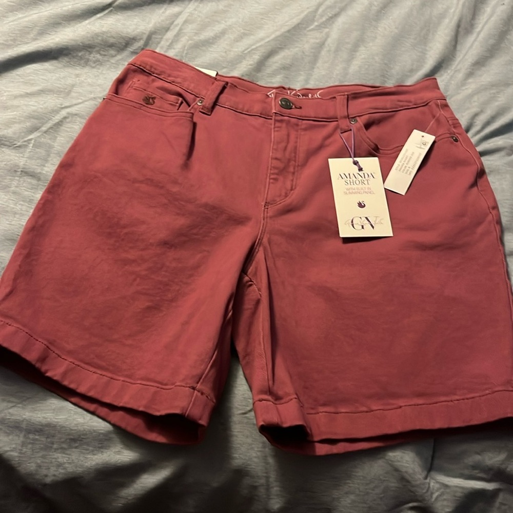 Women’s size 6 gloria Vanderbilt brand new shorts